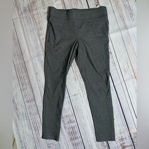 LOFT pull on pants. Black/white chevron print. Size M.